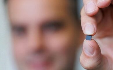 Chips for electrophysiological signals in wearable devices